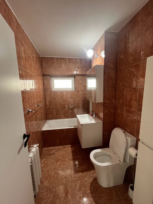 Inchiriez ap .80 mp , decomandat 3 camere , doua bai , cartierul grigoresc .. et 3 ,