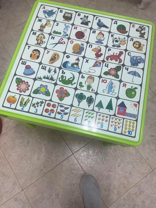 Детска маса с азбуката
