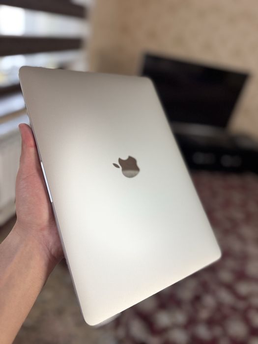 MacBook Pro M1 8/256