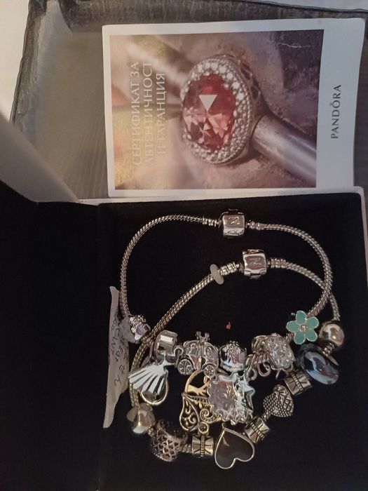 Гривна Pandora Moments с талисмани