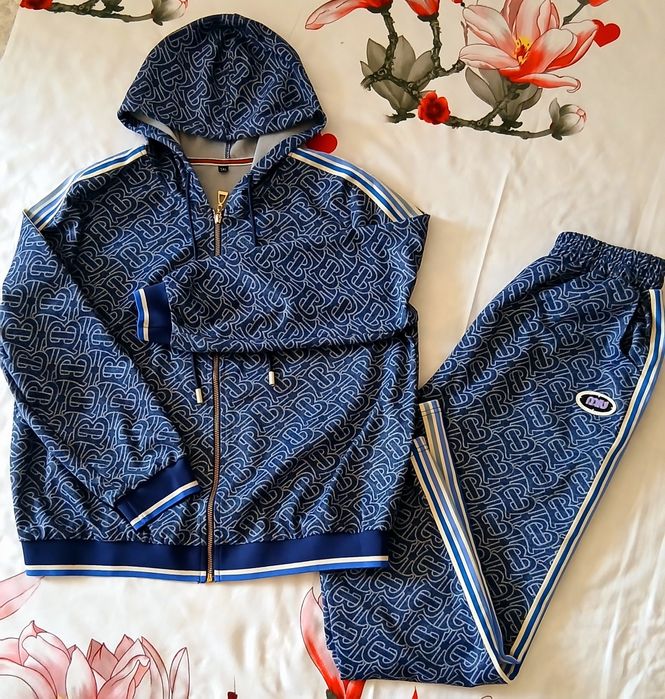 Dvoyka. Siniy ko'k ranggida. Kuz, mavsumiga bemalol kiysela boladi...