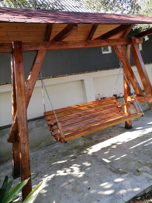 Vând leagăn din lemn pentru exterior
