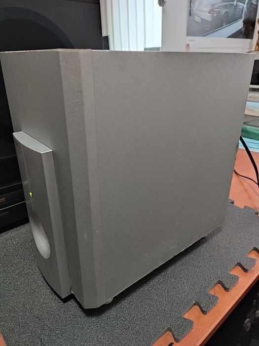 Subwoofer activ și boxa centrala Universum