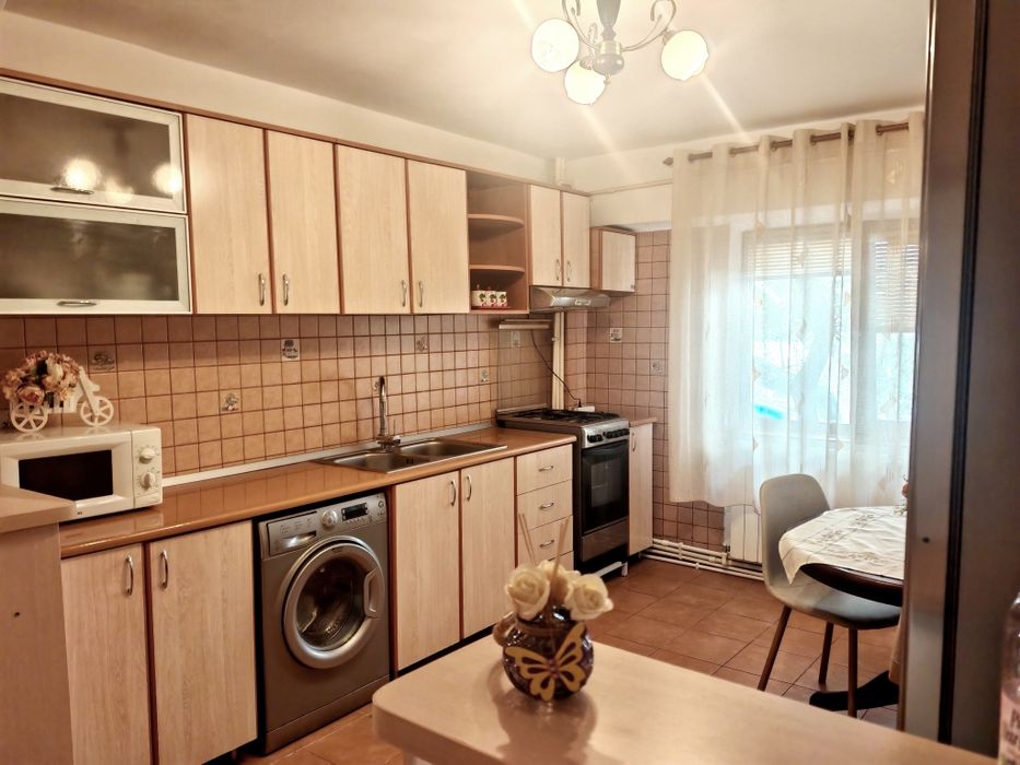 Inchiriez apartament  Buzau zona centru