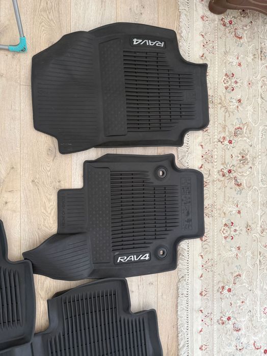 Полики комплект RAV 4 (резиновые)