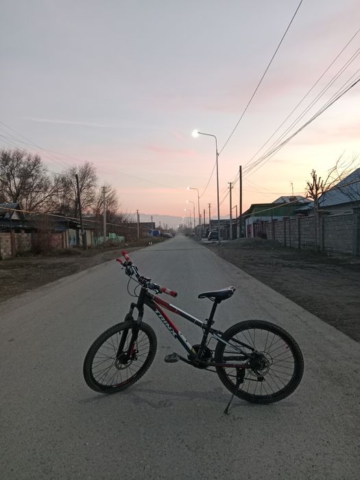 Велосипед Trinx красный