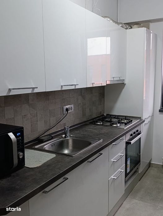 Apartament cu 2 camere, balcon și lift în Militari