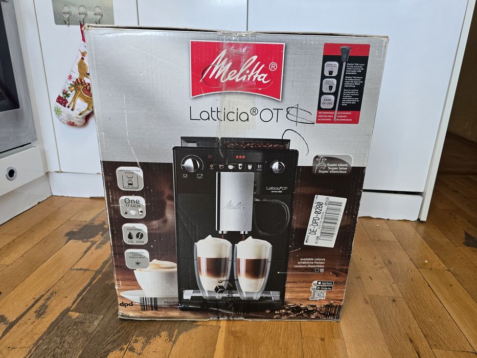 КАТО НОВА!!! Автоматична еспресо машина Melitta Latticia OT F300-101, сребриста