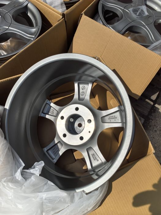 17 цола 5 х 130 мм Мерцедес Спринтер / Фолкваген Ел Те - Чисто Нови