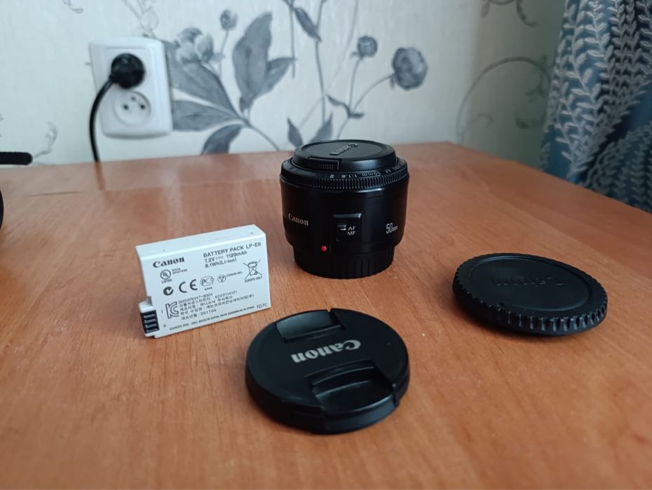 Canon EOS 700d, два объектива