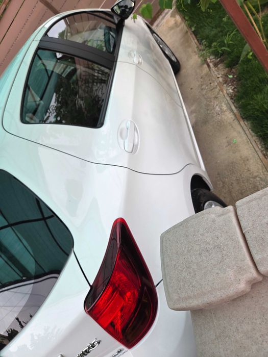 TOYOTA Yaris 2016 — imagine 4