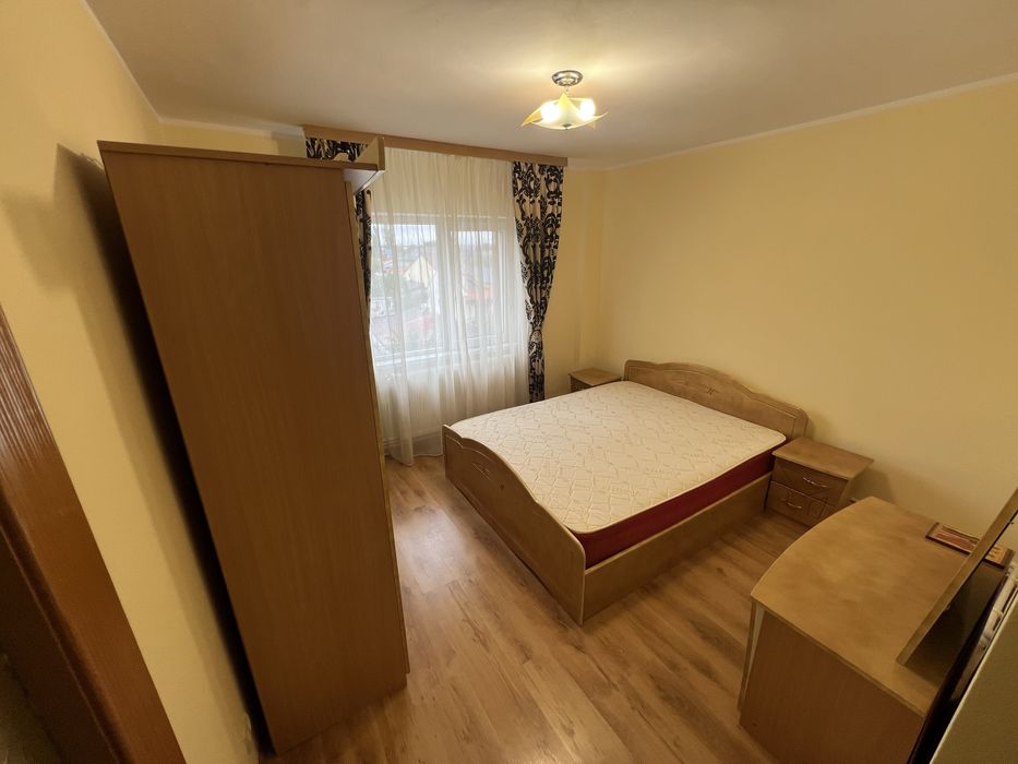 Vand Apartament 3 camere zona Buzaului
