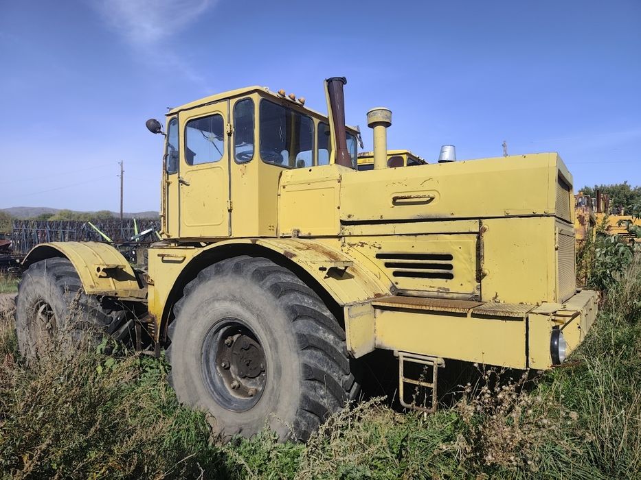 Продам трактор комбайн плуг
