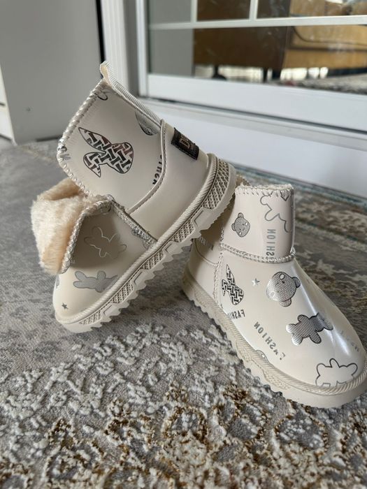 Продам детскую обувь