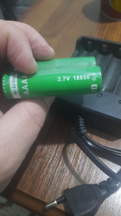 Новое Зарядное устроиство для батарейк 18650