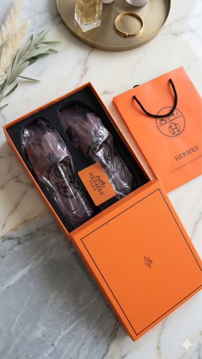 Продам новые шлепанцы в стиле Hermes