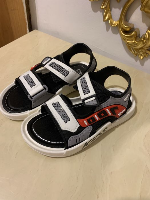 Продам новый сандали