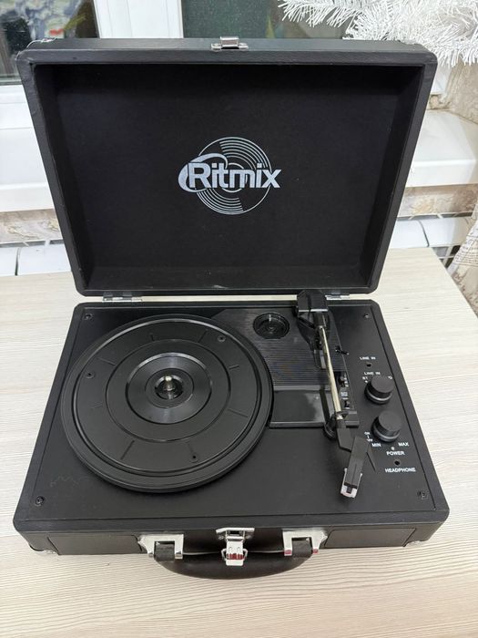 Виниловый проигрыватель