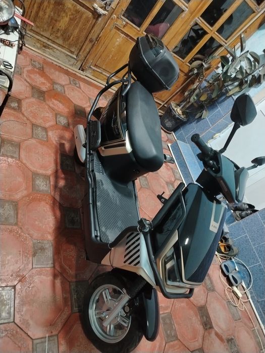 Продам электроскутер 72в 20а 6 шт аккумуляторы