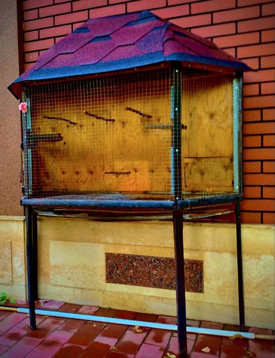 Срочно продается большая клетка с хорошим дизайном