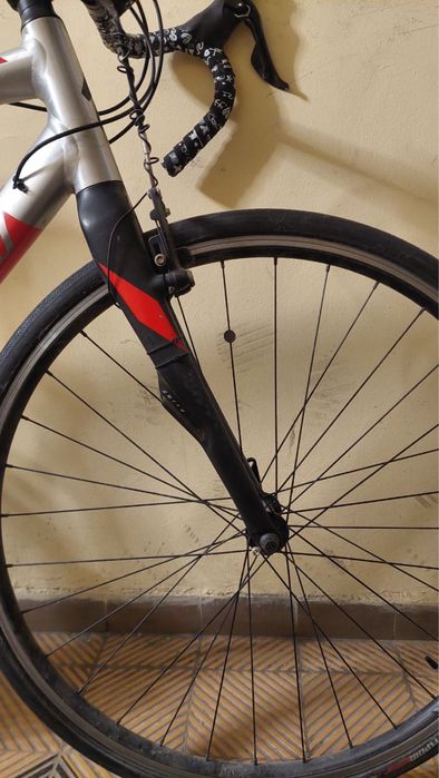 Продавам велосипед Specialized Sirrus Elite 2016