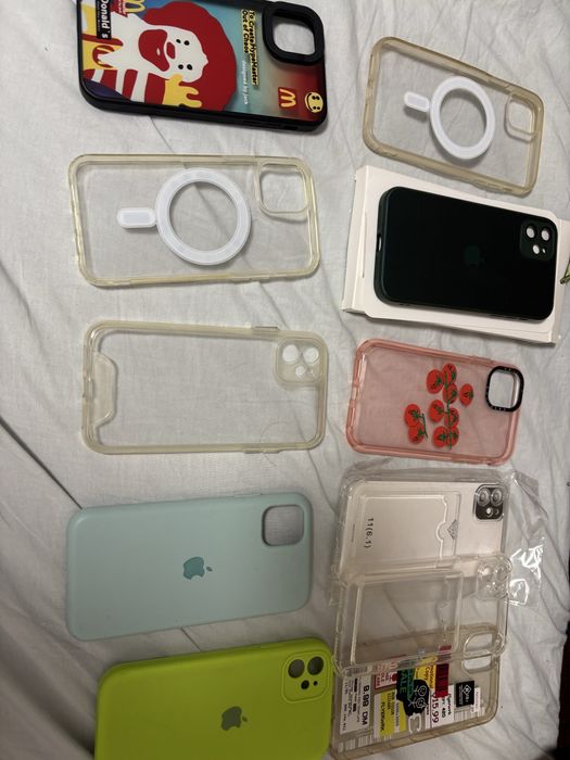 Чехлы на iPhone 11