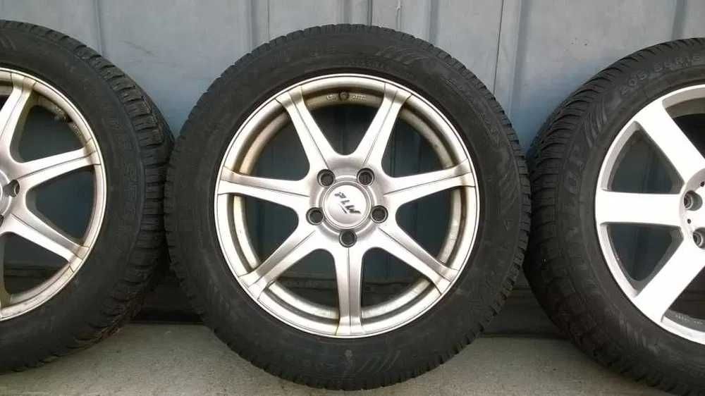 Vând set 4 jante din aliaj R16, echipate cu anvelope M+S, potrivite pentru VW, Audi, Skoda