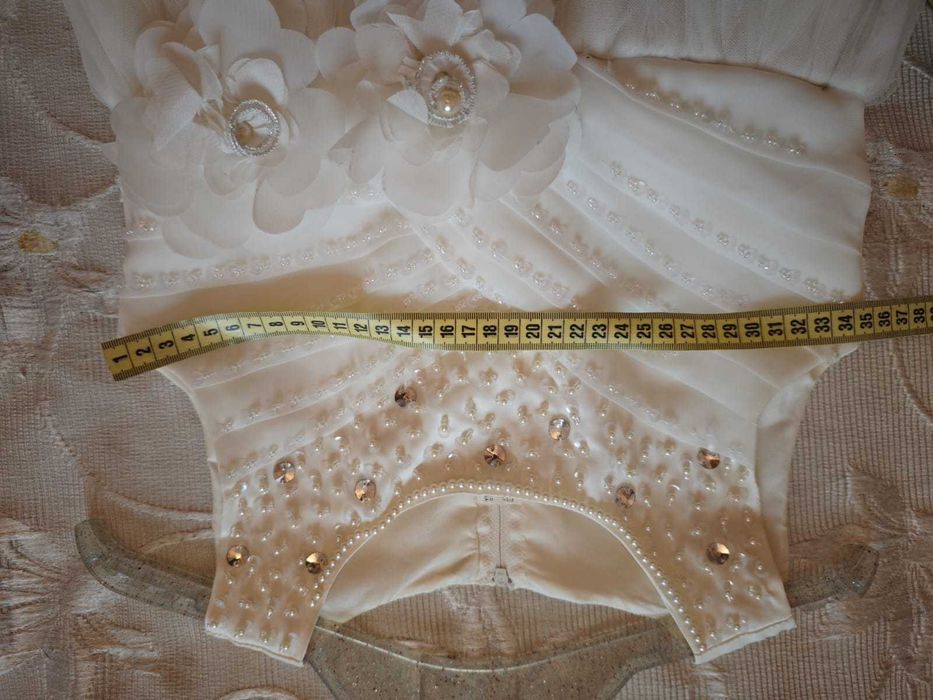 нарядное платье на 7-9 лет