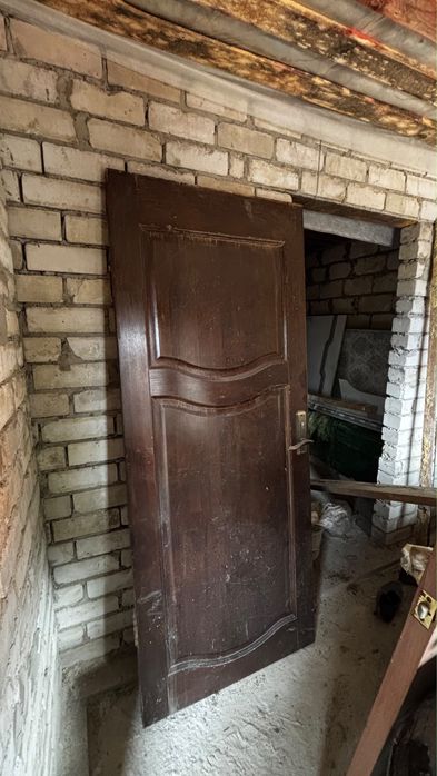 Деревянная входная дверь