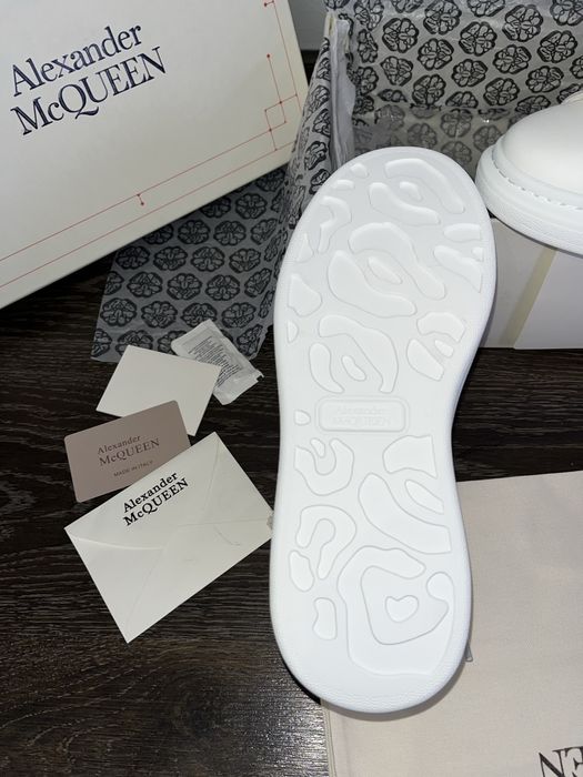 Alexander McQueen, Piele Naturala!