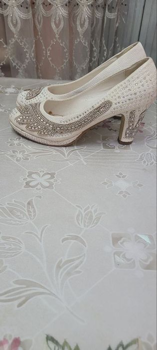 Ayollar oyoq kiyimlari