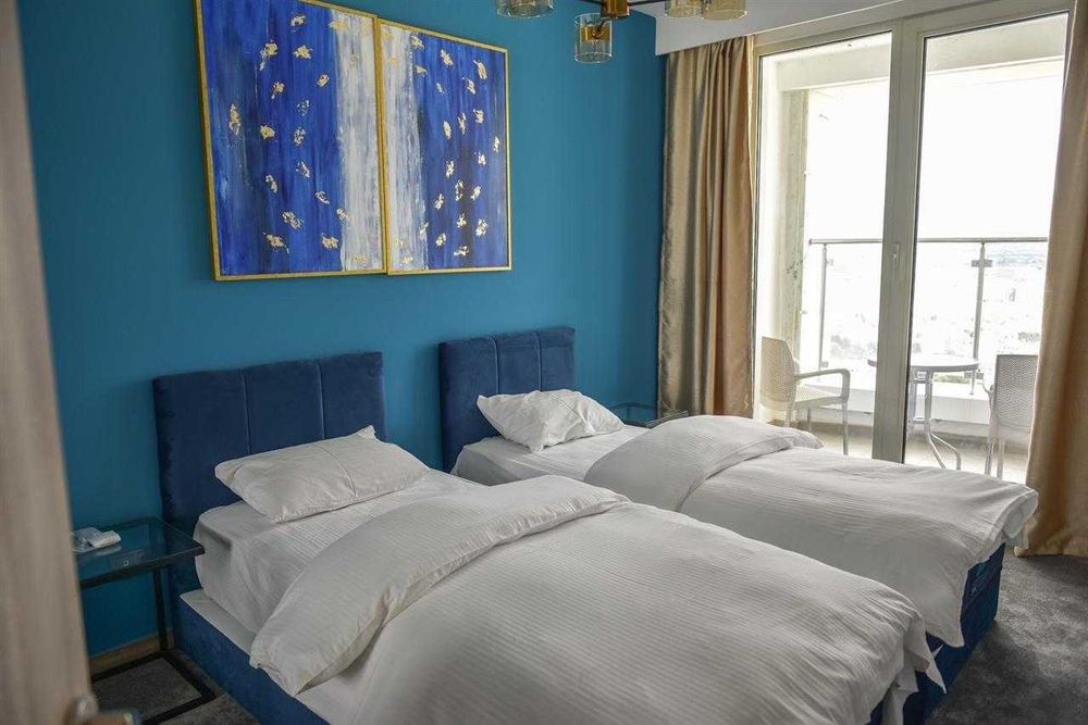 Дава се под наем Двустаен апартамент в Бургас, Лазур - 59 кв.м за 204 € - Снимка #2