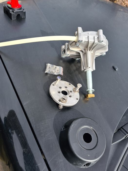 Кормилна кутия и жило за 5м.лодка(нови)