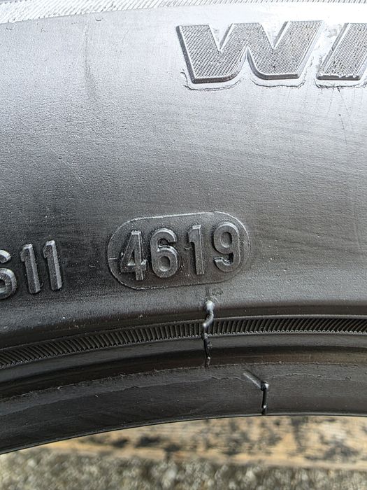 Vând patru anvelope de iarna pirelli 225 50 18 46 19