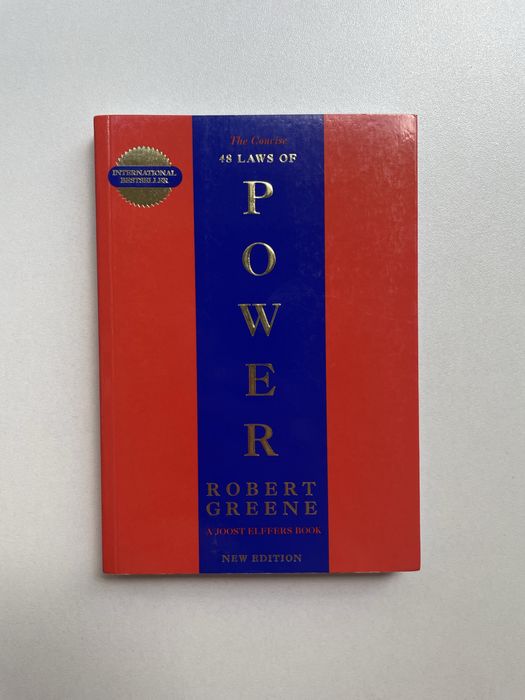 Книга "48 Laws of Power" Robert Greene