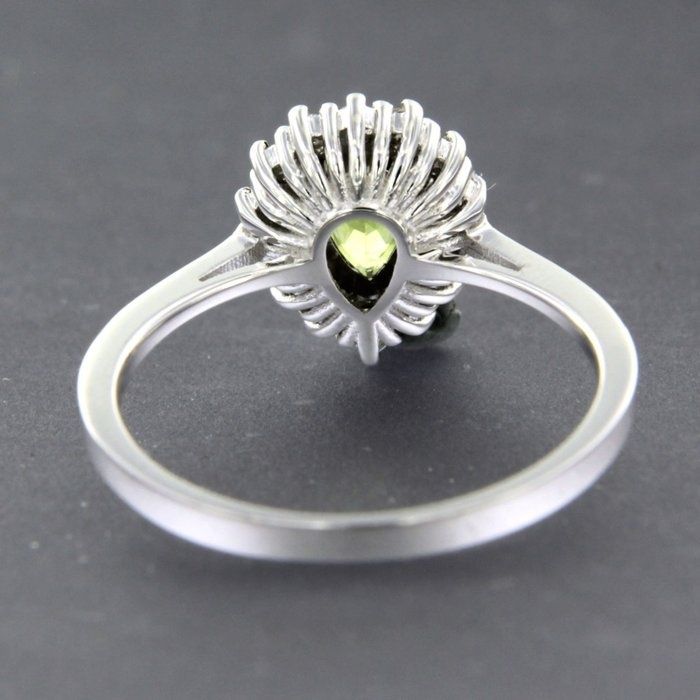 Inel aur alb 18 k cu peridot și diamante