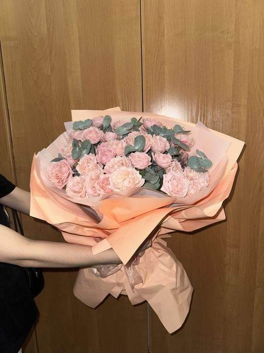 Букет из 33 розовых роз