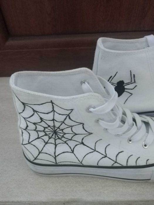 Кецове ръчно рисувани