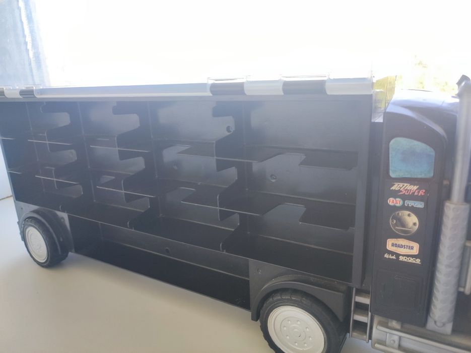 Кейс трейлер для хранения моделей машин