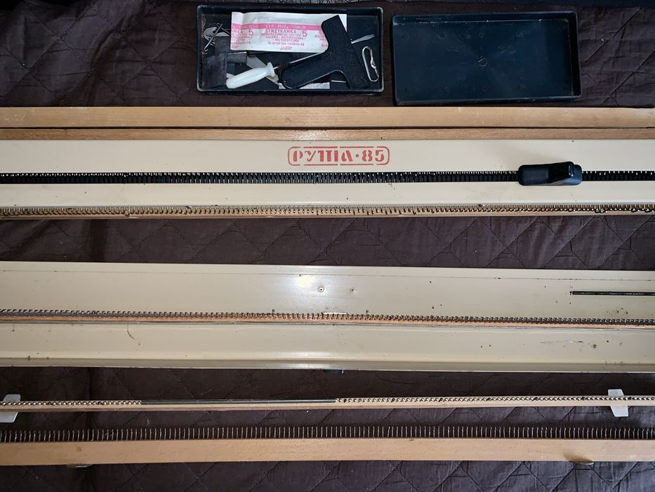 masina de tricotat PYTA 85 (razboi de tesut vechi)