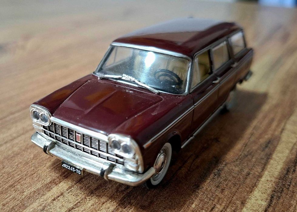 продавам метални и пластмасови модели на автомобили мащаб 1:43