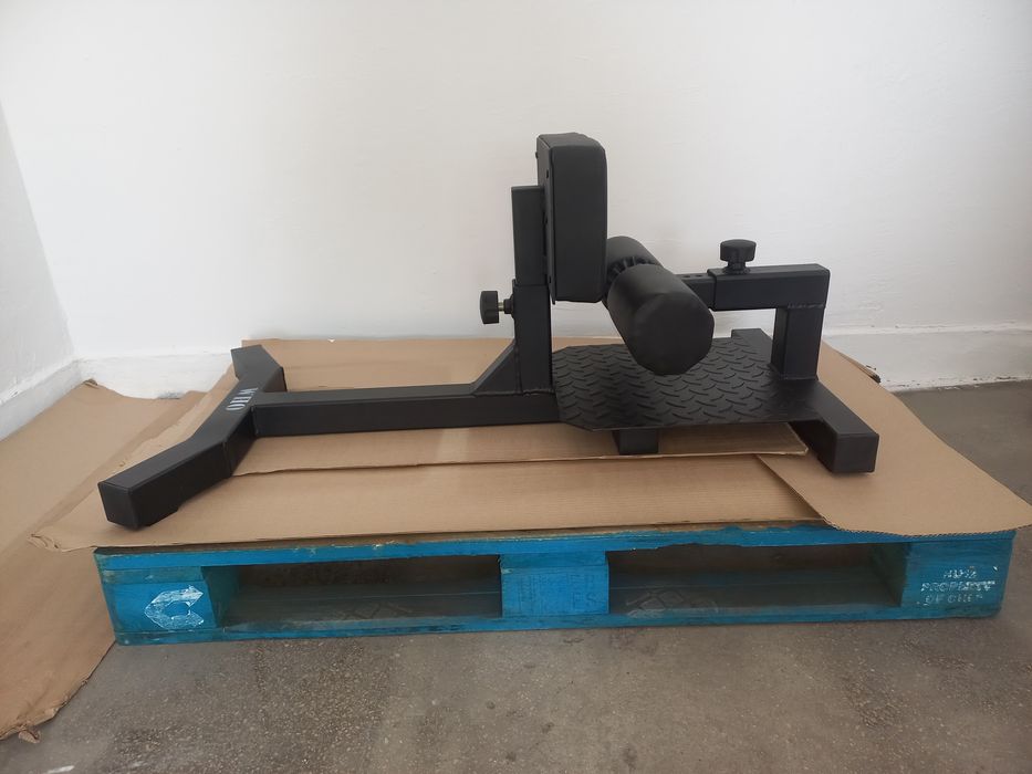 Aparate fitness profesionale sissy squat