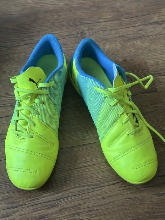 Футбольные бутсы