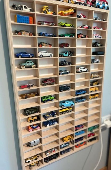 Дървена етажерка за колички, рафт, 90 отделения, Hot wheels, 21997