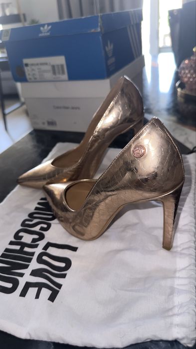 Официзлни обувки Moschino