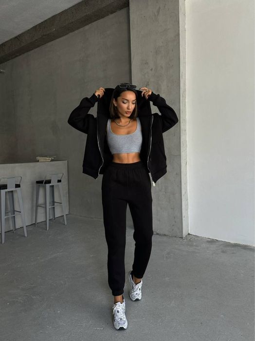 Женский спортивный костюм