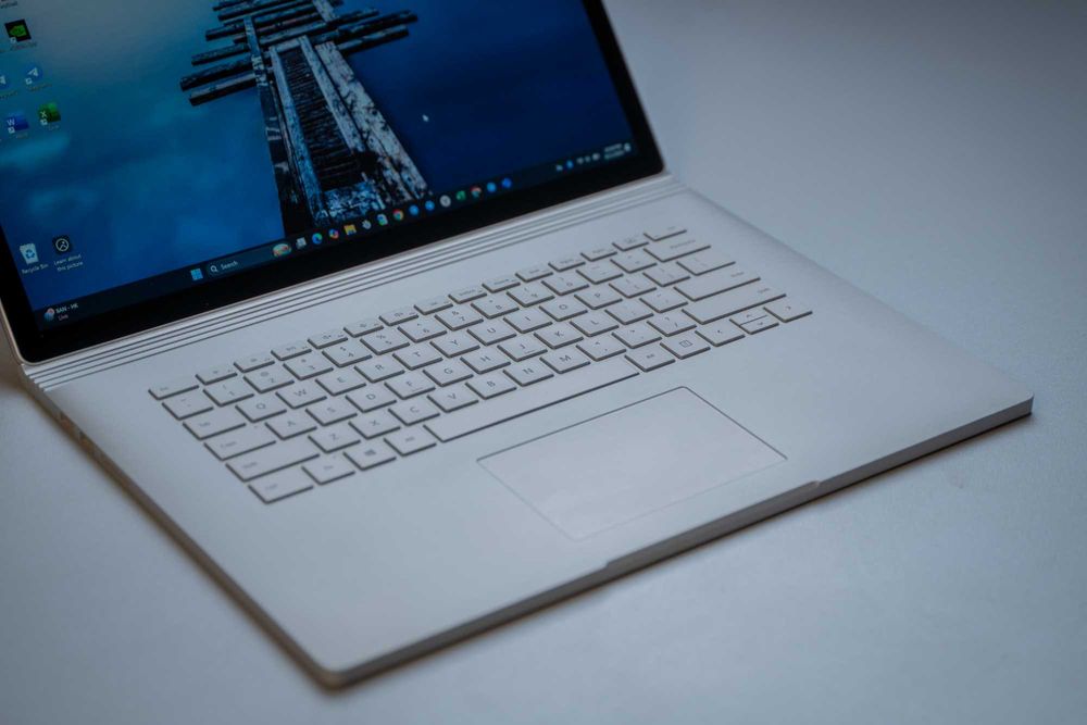 Microsoft Surface Book 2 (Core-i7/GTX1060 | 16/512GB)
