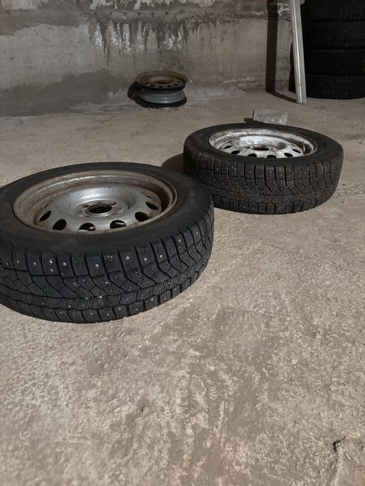 Продам 2 колеса зимние