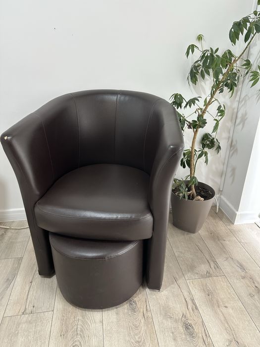 Стол с табуретка