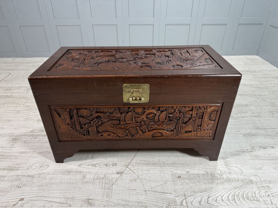 Сандък масив, дърворезба К068